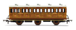 R40082 - Hornby LNER, 6 Wheel Coach, 3rd Class - Era 3