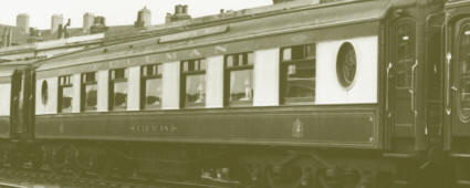Hornby Model Railway Coaches - R4385 Pullman 3rd Class Parlour Car 98