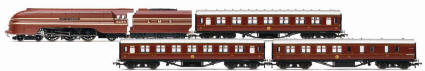 R2907 'Days of Red & Gold' Train Pack Contents