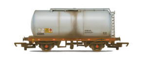 Hornby Model Railway Shop - Esso Tank Wagon (TTA) Esso 61339 - R6396