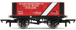 Hornby 6 Plank Wagon, Pilkington Bros. - Era 3 - R6870