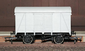 Dapol Model Railway Wagon - Unpainted Box Van Wagon - A011
