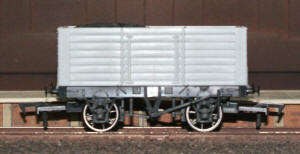 Dapol Model Railway Wagon - Unpainted 7 Plank 9' Wagon - A014