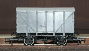 Dapol Model Railway Wagon - Unpainted Banana Van Wagon - A017