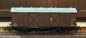Dapol Model Railway Wagon - GWR Shirtbutton Fruit D Wagon - B737A