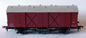 Dapol Model Railway Wagon - Dapol  BR Fruit D Wagon - W2010 - B745A