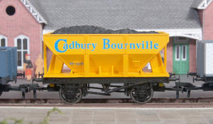 Dapol Model Railway Wagon - Cadbury Bournville 12T Hopper Wagon - B868