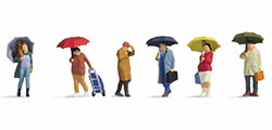 Noch Figures People in the Rain - N15523